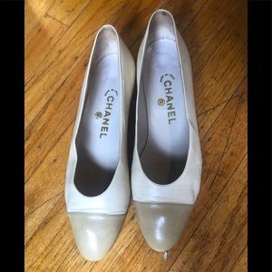 Chanel classic two tone cap toe flat